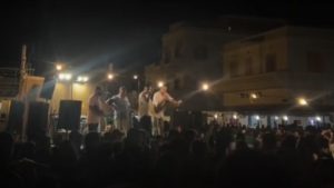 Αμοργός: Ένταση και συμπλοκή σε πανηγύρι – Άγνωστοι φώναξαν συνθήματα για την Παλαιστίνη