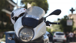 Εξαρθρώθηκε σπείρα που ρήμαζε καταστήματα σε Κορωπί και Γλυφάδα – Συνελήφθησαν τέσσερα άτομα