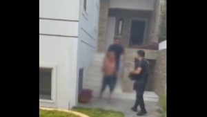 Φωτιά στο Κρυονέρι: Στο πεδίο και η Ελληνική Αστυνομία – Έχει προχωρήσει σε 27 απεγκλωβισμούς (Βίντεο)
