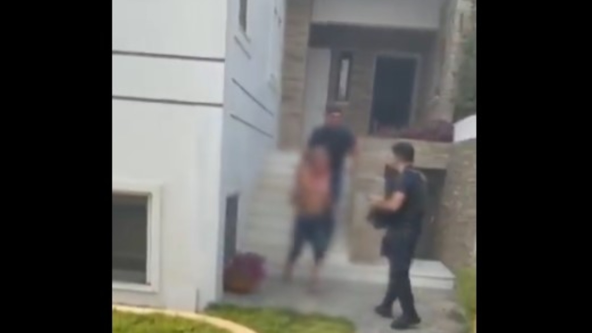 Φωτιά στο Κρυονέρι: Στο πεδίο και η Ελληνική Αστυνομία – Έχει προχωρήσει σε 27 απεγκλωβισμούς (Βίντεο)