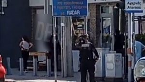Μενίδι: Βίντεο από τη στιγμή της αστυνομικής επιχείρησης στο κατάστημα τυχερών παιχνιδιών – Συνελήφθησαν οι 2 ληστές