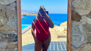 Δανάη Μπάρκα: Στη Σέριφο για καλοκαιρινές διακοπές – Οι φωτογραφίες με ολόσωμο μαγιό (pics)