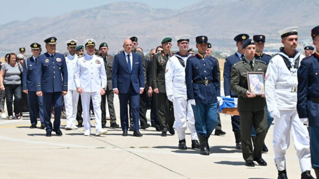 Δένδιας στην τελετή επαναπατρισμού λειψάνων πεσόντων οπλιτών από την Κύπρο: Η Ελλάδα σήμερα εκπληρώνει ένα ιστορικό χρέος