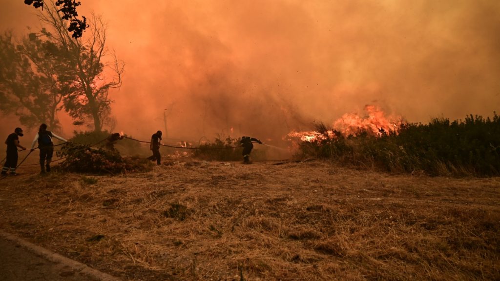 Συνεχίζεται η μάχη με την πύρινη λαίλαπα Κύθηρα, Εύβοια, Χανιά και Μεσσηνία – Άρχισαν οι πρώτες ρίψεις από αέρος