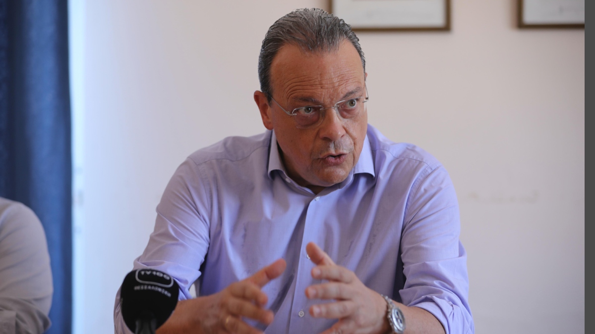 Φάμελλος: «Η κυβέρνηση έστησε μηχανισμό για να λεηλατήσει τις επιδοτήσεις των αγροτών – Οι “γαλάζιες ακρίδες” ρημάζουν την ύπαιθρο»