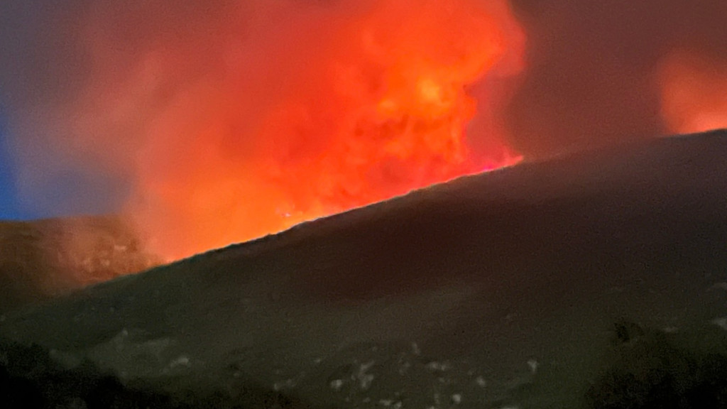 Φωτιά σε χαμηλή βλάστηση στην Κοκκίνω Λάρισας – Ήχησε το 112 για εκκένωση οικισμού