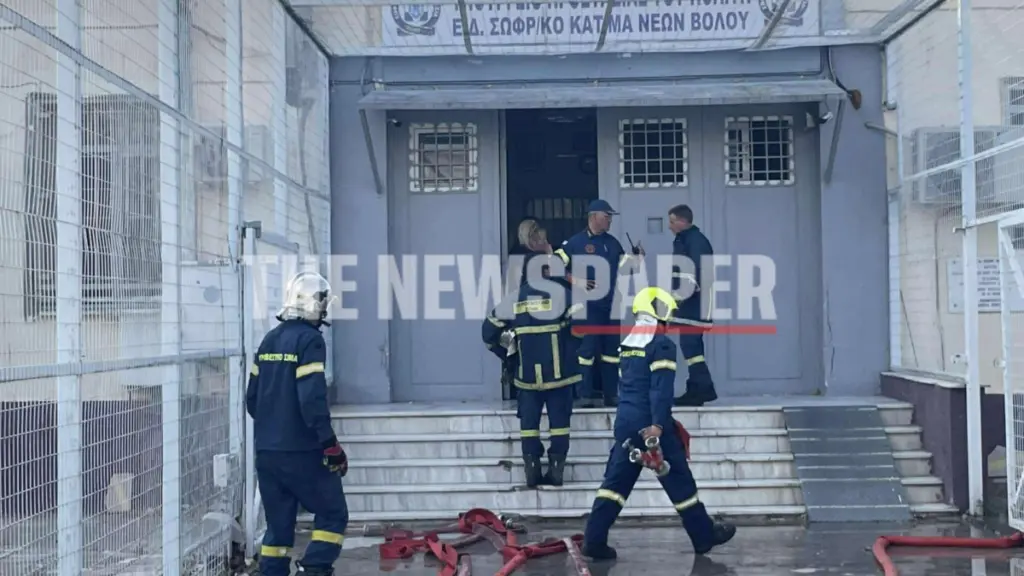Βόλος: Φωτιά σε κελιά των φυλακών – Στο νοσοκομείο τρεις σωφρονιστικοί υπάλληλοι (Εικόνες)