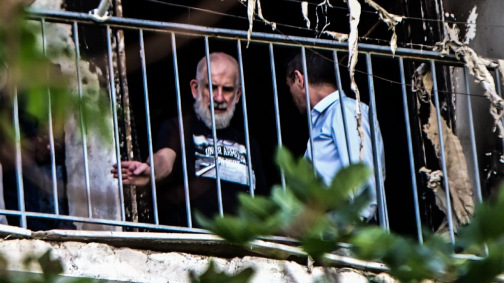 Φιλιππίδης: Έρευνες στο σπίτι του ηθοποιού για την φωτιά – Εξετάζεται το ενδεχόμενο εμπρησμού (φωτογραφίες)