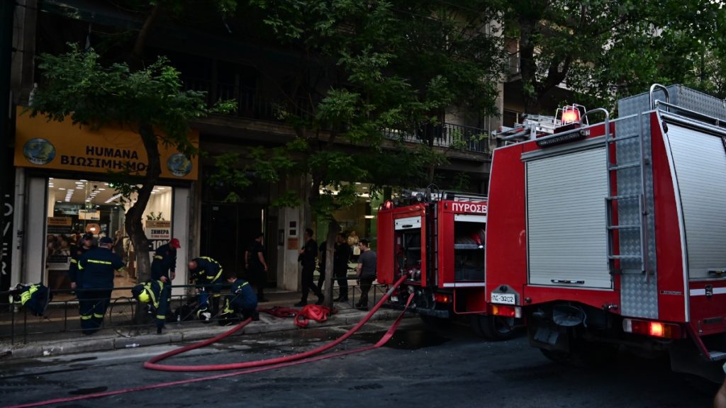 Πέτρος Φιλιππίδης: «Ζει από θαύμα», λέει ο δικηγόρος του – Εξετάζεται το σενάριο του εμπρησμού