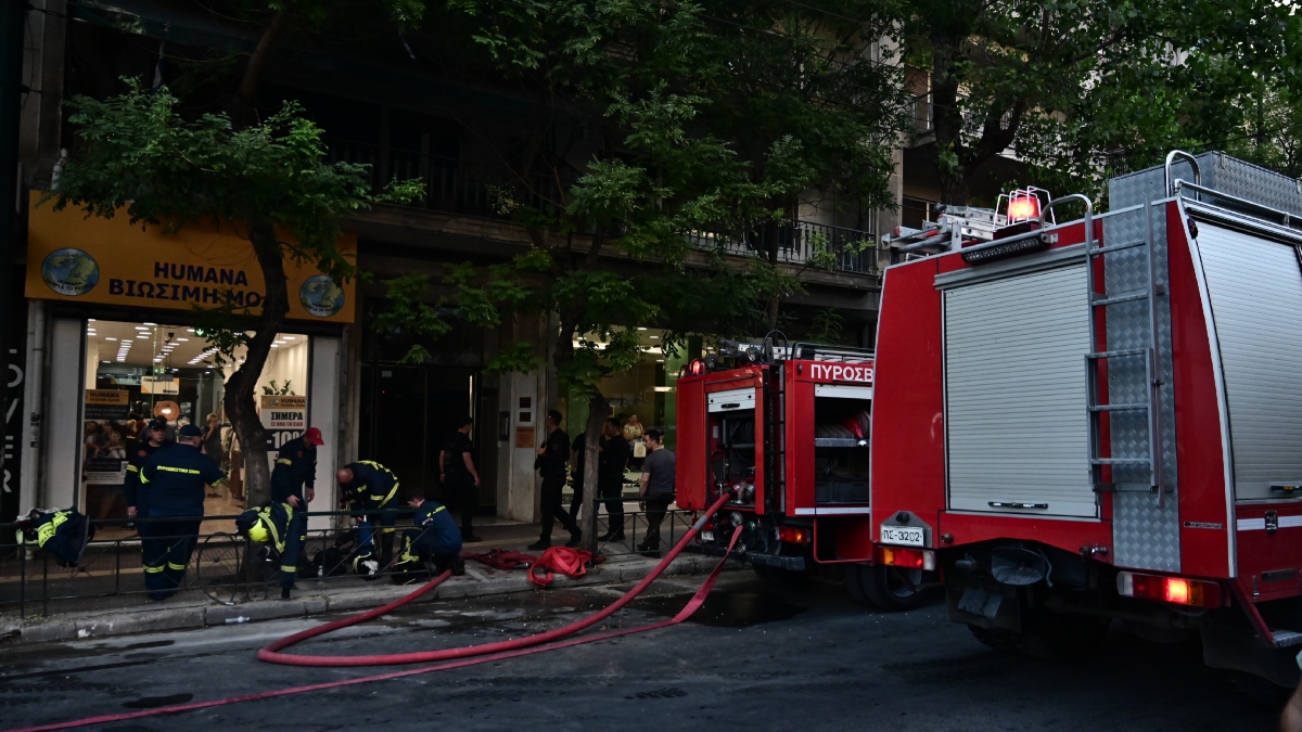Πέτρος Φιλιππίδης: «Ζει από θαύμα», λέει ο δικηγόρος του – Εξετάζεται το σενάριο του εμπρησμού