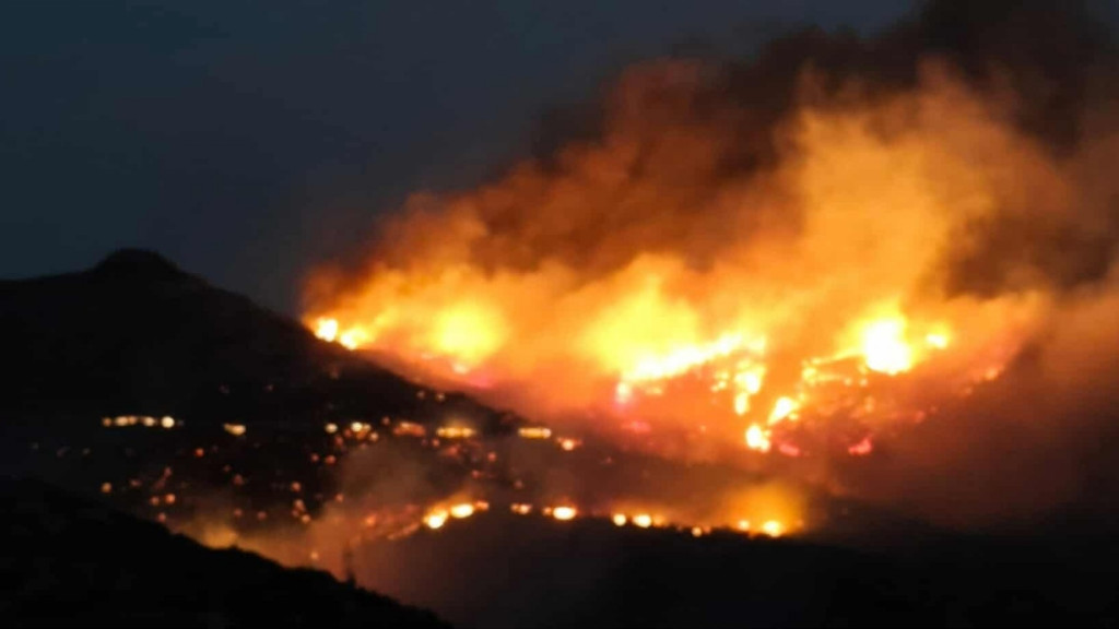 Φωτιά στην Ιεράπετρα: Δεύτερη νύχτα τρόμου στο πύρινο μέτωπο – Μάχη με τις αναζωπυρώσεις