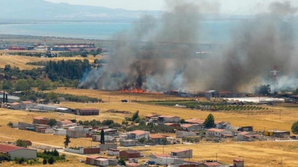 Φωτιά στον Μαΐστρο Αλεξανδρούπολης – Στη μάχη τέσσερα εναέρια μέσα (βίντεο)