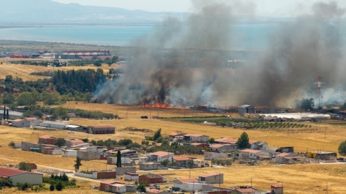 Φωτιά στην Αλεξανδρούπολη – Μήνυμα από το 112 για εκκένωση του Μαΐστρου (βίντεο)
