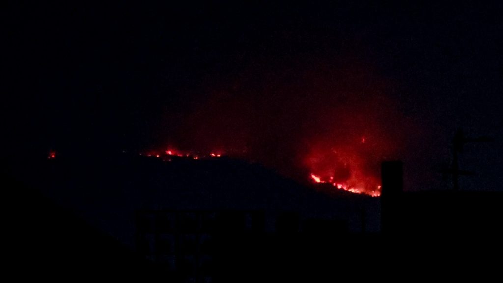 Φωτιά στο Παρανέστι Δράμας – Επιχειρούν 45 πυροσβέστες