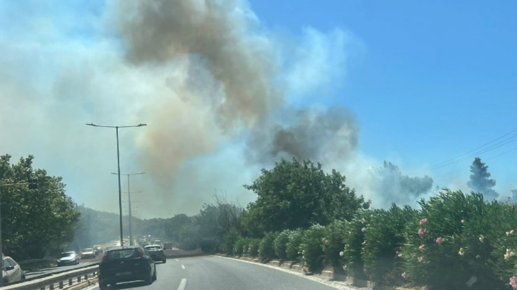 Φωτιά στην Ραφήνα: Ποιοι δρόμοι είναι κλειστοί λόγω της πυρκαγιάς