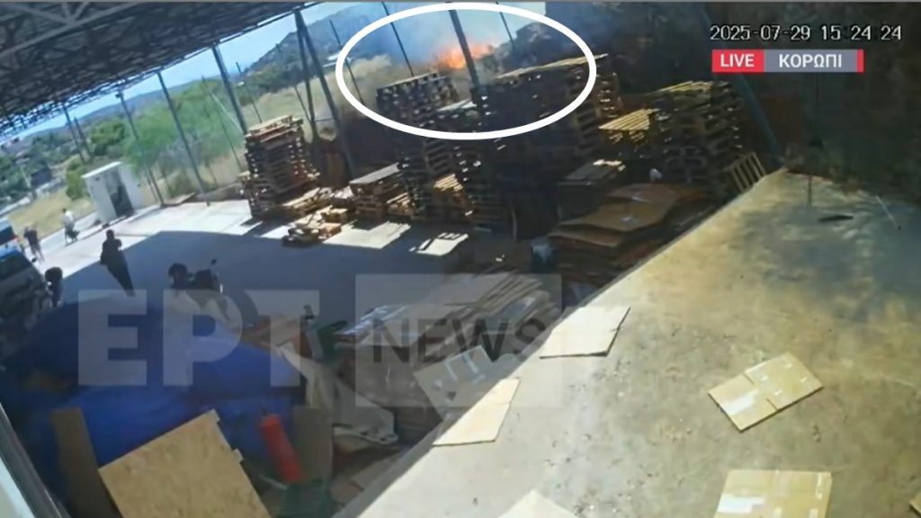 Δείτε βίντεο – Από ακαθάριστο οικόπεδο ξεκίνησε η φωτιά στο Κορωπί