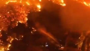 Τουρκία: Τιτάνια μάχη με τις φλόγες από τους πυροσβέστες – Χιλιάδες άνθρωποι απομακρύνονται
