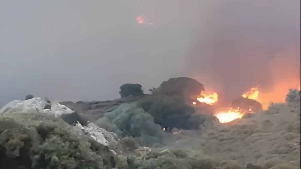 Συνεχίζεται η μάχη με τις φλόγες στα Χανιά – Κάηκαν αγροτικές και δασικές εκτάσεις, χωρίς ρεύμα αρκετές περιοχές (Βίντεο)