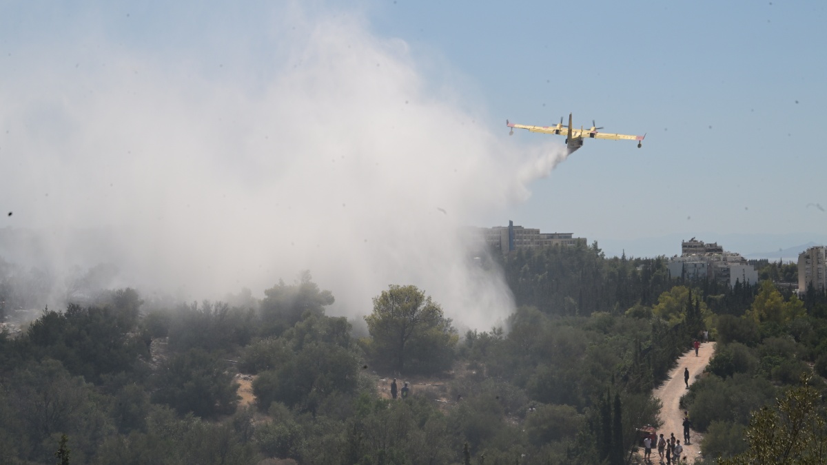 Φωτιά στην Πολυτεχνειούπολη: Οριοθετήθηκε σε 20 λεπτά – Παραμένουν στο σημείο ισχυρές δυνάμεις της πυροσβεστικής (Εικόνες + Βίντεο)