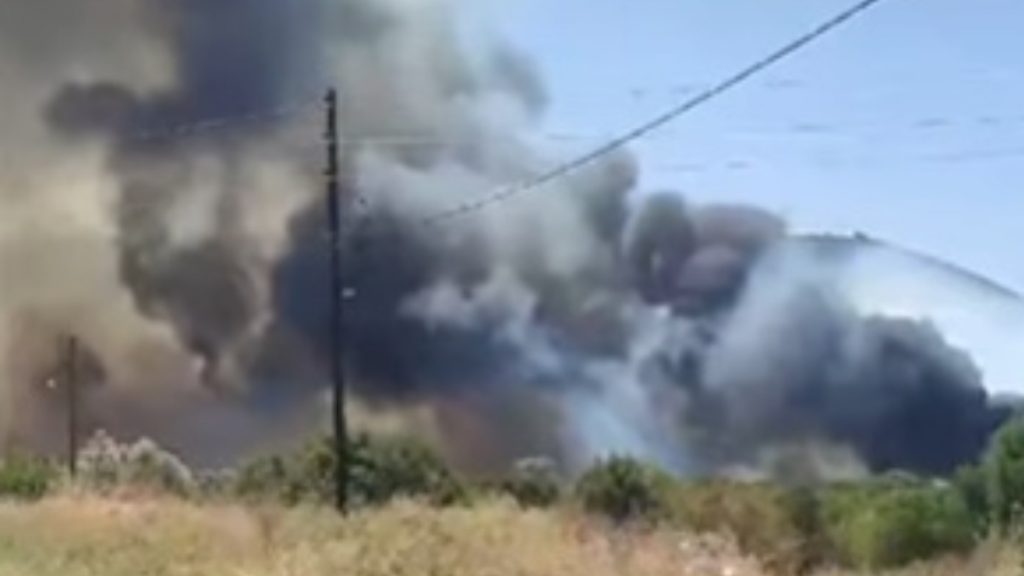 Φωτιά στο Γαρδίκι Θεσπρωτίας, ήχησε το 112 για εκκένωση 3 οικισμών – Στη “μάχη” και εναέρια μέσα (βίντεο)