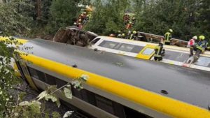 Γερμανία: Εκτροχιάστηκε τρένο σε δασώδη περιοχή – Τρεις νεκροί και 34 τραυματίες