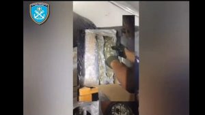 Ηγουμενίτσα: Σύλληψη 52χρονου με 87 κιλά ναρκωτικών αξίας 2,7 εκατ. ευρώ – Κατασχέθηκαν κινητά, υπολογιστής και φορτηγό