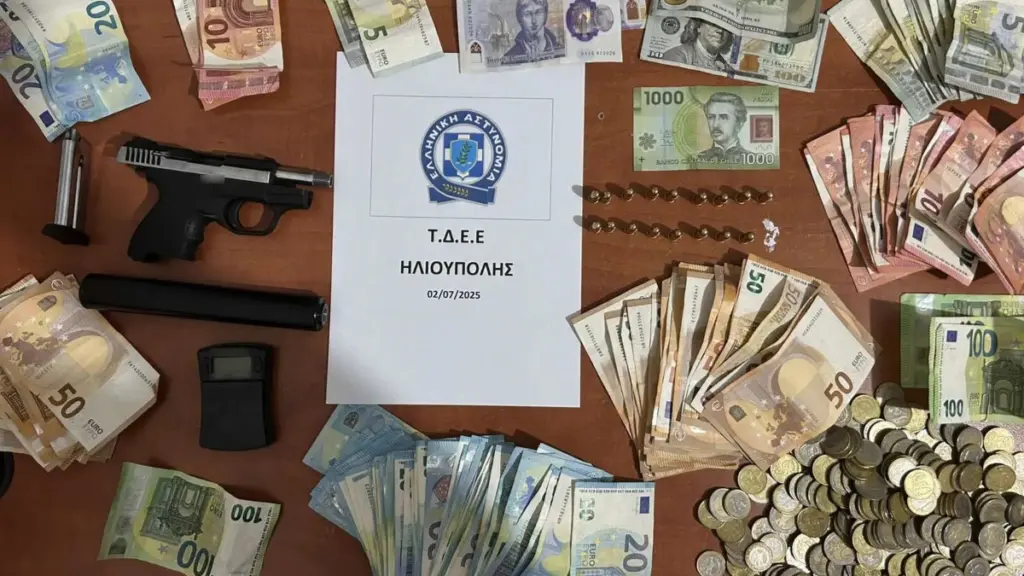 Ηλιούπολη: Συνελήφθη πρώην παίκτης ριάλιτι – Πήγε να παρουσιαστεί στο Αστυνομικό Τμήμα έχοντας όπλο με σιγαστήρα