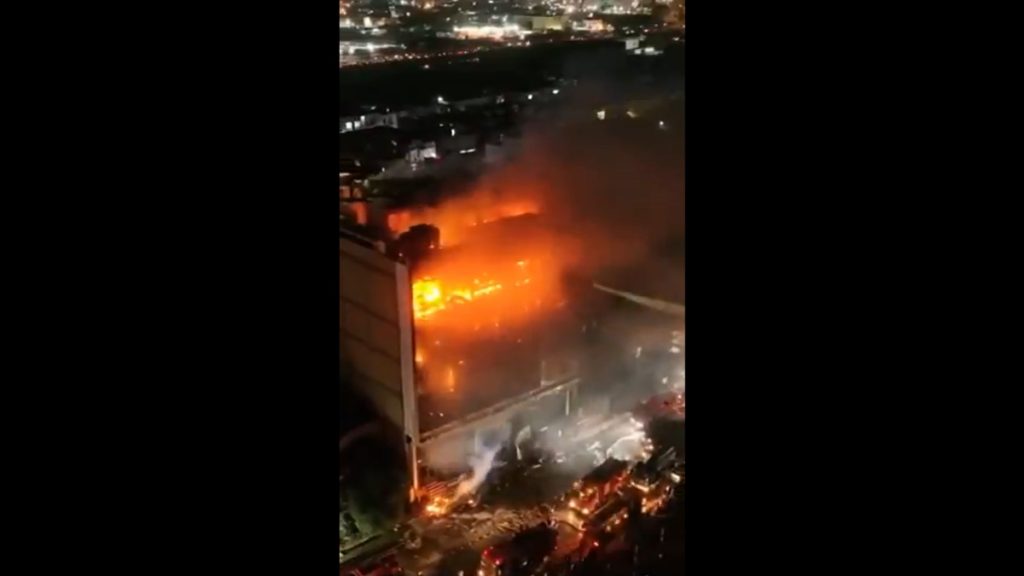 Ιράκ: Πυρκαγιά σε εμπορικό κέντρο στην πόλη Κουτ – Πενήντα νεκροί και τραυματίες (βίντεο)