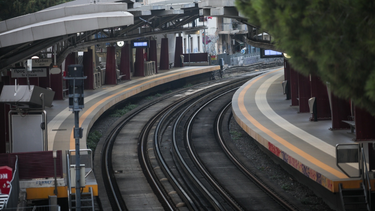 Νεκρός ο άνδρας που έπεσε στις γραμμές του ΗΣΑΠ στα Άνω Πατήσια – Κλειστοί σταθμοί και διακοπή δρομολογίων στο σημείο