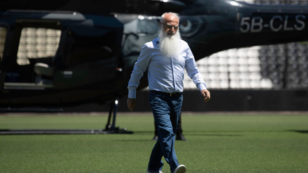 Με ελικόπτερο στην Τούμπα ο Ιβάν Σαββίδης – «Δεν θα επιτρέψω σε κανέναν να μπει από το παράθυρο»