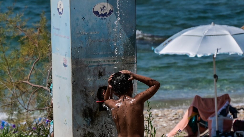 Σε επιφυλακή για τον επερχόμενο καύσωνα: Μέτρα προστασίας, κλιματιζόμενοι χώροι και μέριμνα για τα αδέσποτα
