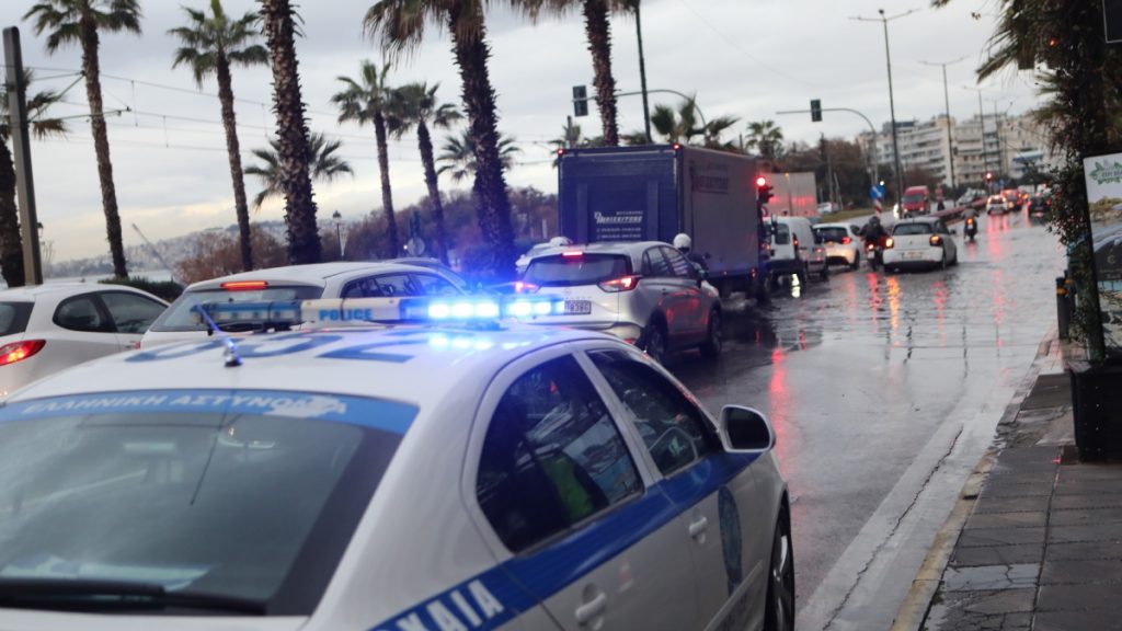 H κακοκαιρία έφερε μποτιλιάρισμα στους δρόμους της Αττικής – Που έχουν σχηματιστεί ουρές χιλιομέτρων