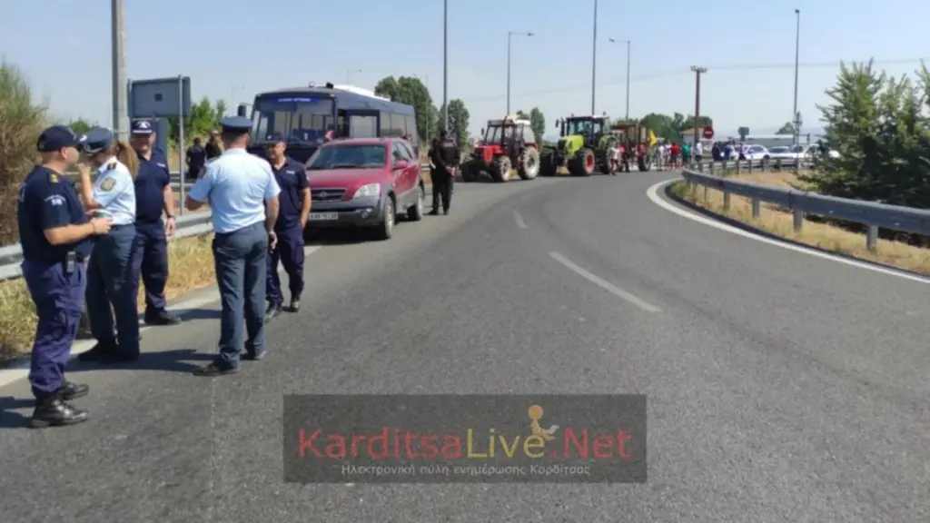Καρδίτσα: Κινητοποίηση στον κόμβο Ε-65 – Αγρότες διαμαρτύρονται για τον ΟΠΕΚΕΠΕ (βίντεο+φωτογραφίες)