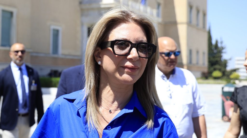 Καρυστιανού για παραπομπή Καραμανλή: “Ξέπλυμα από 157 αδίστακτους βουλευτές – Τέτοια σήψη και δυσωδία δεν υπήρξε ποτέ”