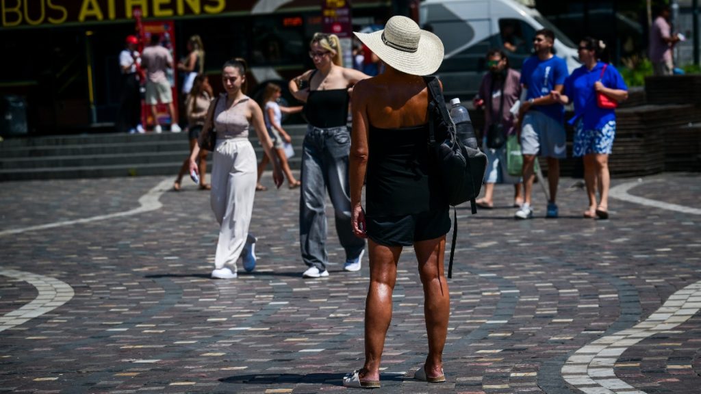 Δείχνει τα «δόντια» του στη χώρα ο καύσωνας διαρκείας – Θα ξεπεράσει τους 43 βαθμούς η θερμοκρασία