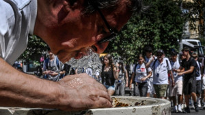 Κύμα καύσωνα στην Ιταλία: 16 νεκροί και μπλακ άουτ στη Ρώμη – Έλιωσε η άσφαλτος