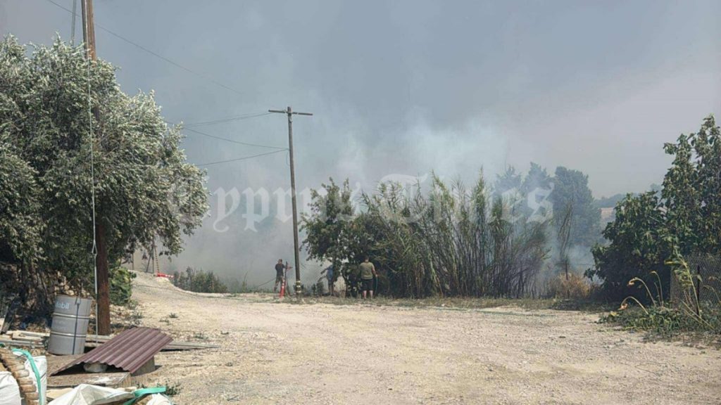 Πύρινη λαίλαπα στην Κύπρο – Εκκενώνουν τα σπίτια τους οι κάτοικοι της Βάσας, δείτε βίντεο