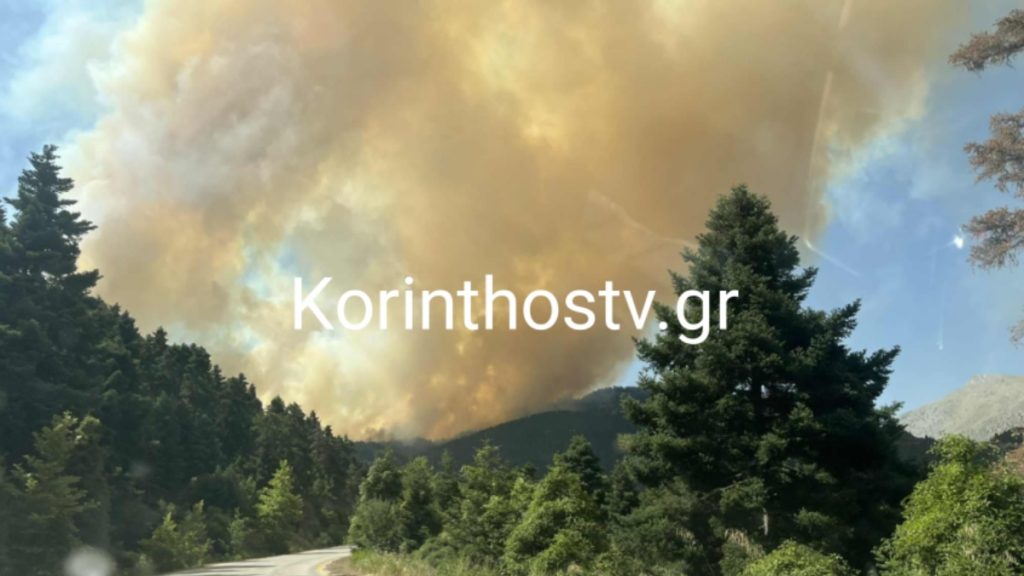 Μαίνεται η πυρκαγιά στο Φενεό Κορινθίας: Ενισχύθηκαν οι δυνάμεις της Πυροσβεστικής – Ήχησε το 112