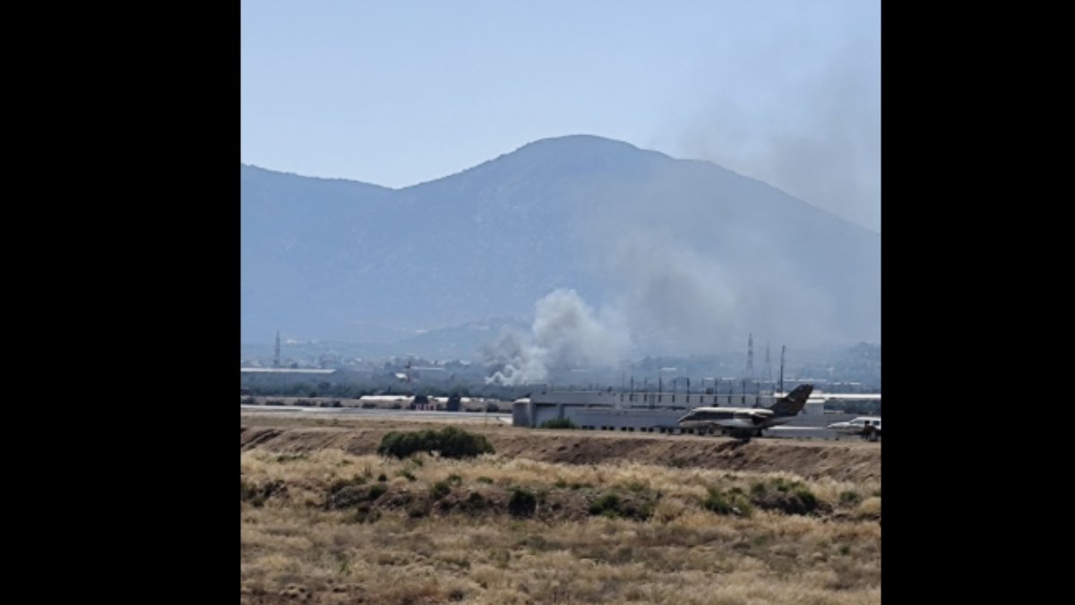 Δυο διαφορετικές εστίες φωτιάς σε χαμηλή βλάστηση σε Κορωπί και Μαρκόπουλο – Επιχειρούν 5 εναέρια μέσα
