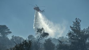 Χωρίς ενεργό μέτωπο η πυρκαγιά στο Κίτσι Κορωπίου- Αποκαταστάθηκε η κυκλοφορία στη Βάρης- Κορωπίου