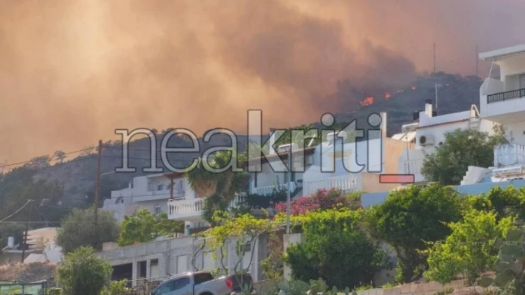 Φωτιά στην Ιεράπετρα: Μαίνεται η μάχη με τις φλόγες – Μήνυμα του 112 για εκκένωση 5 οικισμών