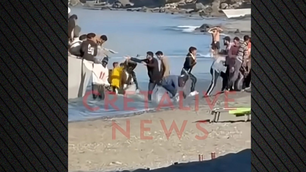 Κρήτη: Βίντεο με τη στιγμή που μετανάστες φτάνουν σε παραλία στο Ηράκλειο