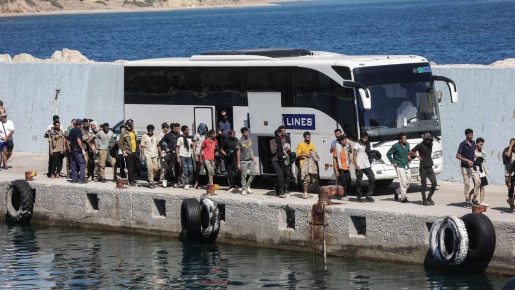 Κρήτη: Νέα επιχείρηση διάσωσης 520 μεταναστών στη Γαύδο – “Βουλιάζει” το νησί από τις ανεξέλεγκτες ροές