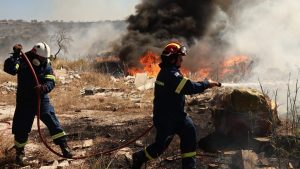 Λάρισα: Δύο πυρκαγιές σε Αετόλοφο Αγιάς και Καλοχώρι