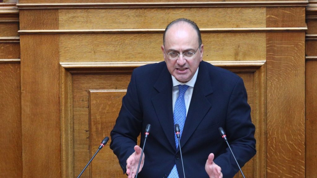 Λαζαρίδης σε Κωνσταντοπούλου: “Η πιο σκοτεινή και χυδαία παρουσία στη Βουλή”