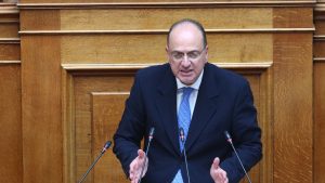 Λαζαρίδης σε Κωνσταντοπούλου: “Η πιο σκοτεινή και χυδαία παρουσία στη Βουλή”