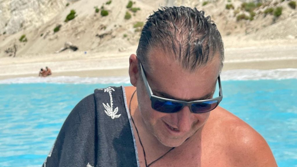 Γιώργος Λιάγκας: Το μήνυμα του παρουσιαστή από την Τήνο – «Δε θυμάμαι τι μέρα και τι ώρα είναι»