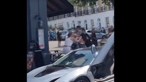 Λονδίνο: Άγριος τσακωμός ανάμεσα σε δυο γυναίκες μετά από τροχαίο (Βίντεο)