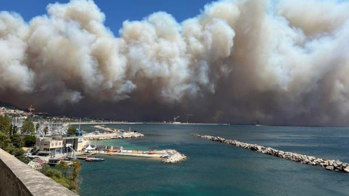 Μεγάλη πυρκαγιά κοντά στη Μασσαλία – Εκκενώσεις και κλείσιμο του αεροδρομίου