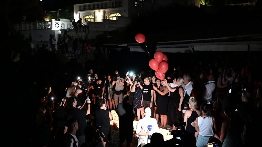 Μάτι: Ράγισαν και οι πέτρες στις εκδηλώσεις για τη μνήμη των 104 νεκρών από την φονική πυρκαγιά (Φωτογραφίες)